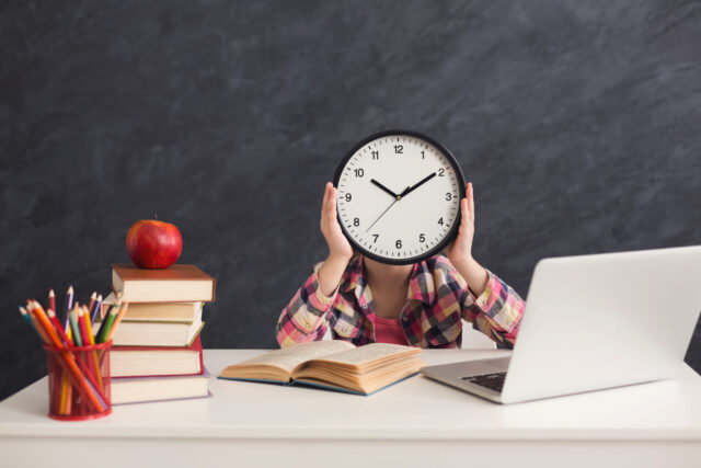 英語が不自由なく使えるようになるには、どのくらい勉強時間が必要なのか？